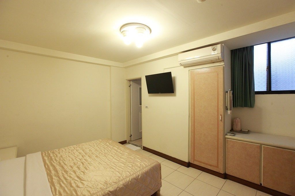 standard double room, 1 double bed | desk, blackout curtains, free wifi, bed sheets