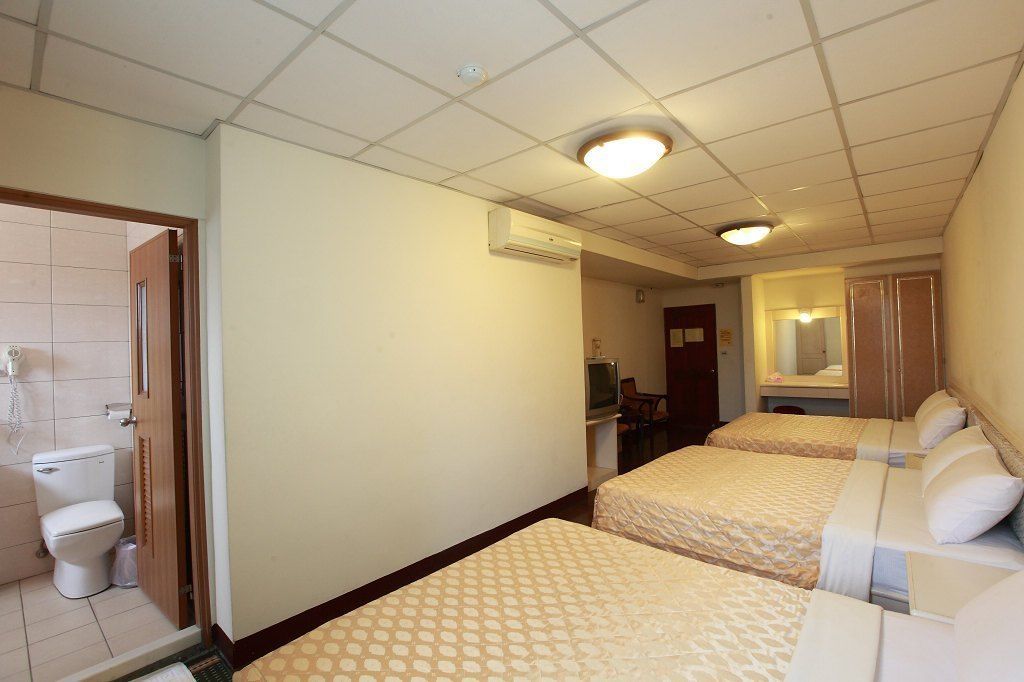 family room, multiple beds | desk, blackout curtains, free wifi, bed sheets