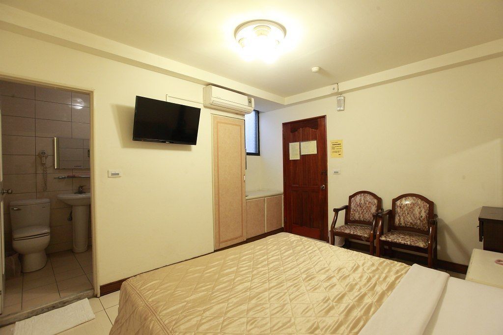 standard double room, 1 double bed | desk, blackout curtains, free wifi, bed sheets