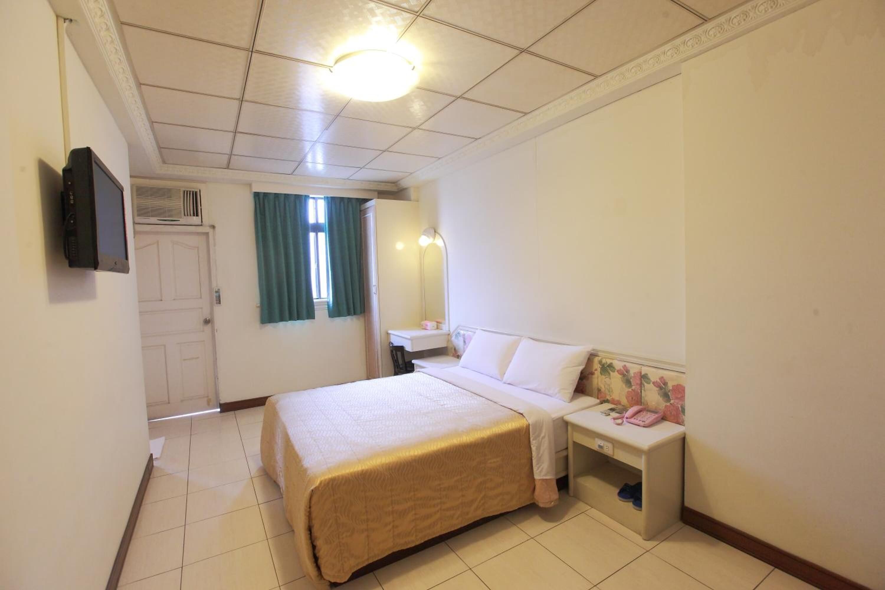 desk, blackout curtains, free wifi, bed sheets