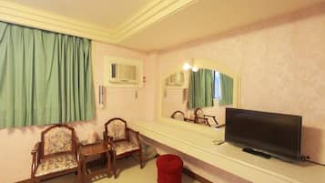 Habitación doble estándar, 1 cama matrimonial | Escritorio, cortinas blackout, wifi gratis y ropa de cama