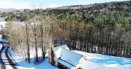 Classic Vermont Farmhouse near Sugarbush Resort