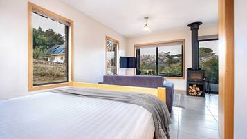 1 bedroom, iron/ironing board, bed sheets