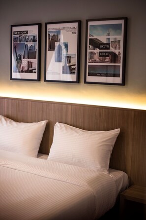 Premier Room | Desk, blackout curtains, iron/ironing board, free WiFi - Hotel Insuna (Johor Bahru)