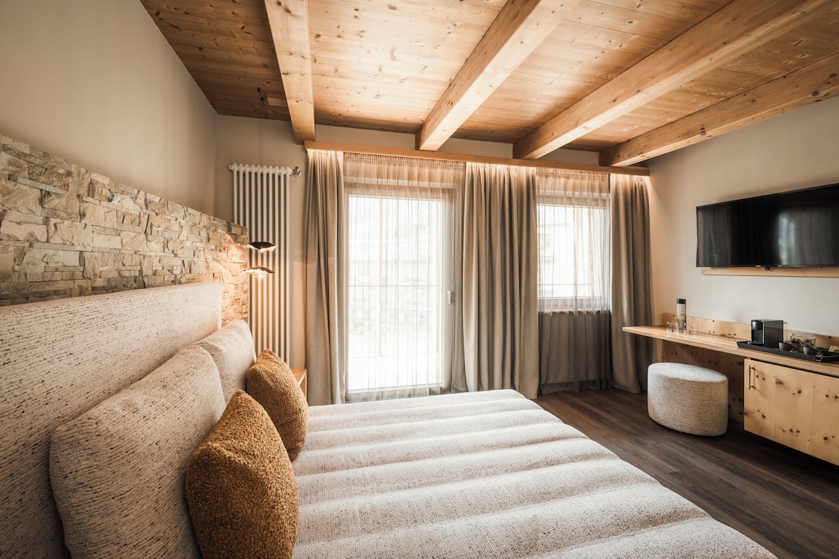 Suite | 1 bedroom, premium bedding, down comforters, minibar