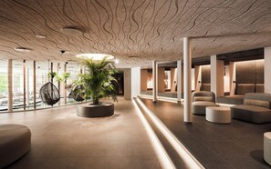 Behandelingskamers voor koppels, een sauna, een bubbelbad, een stoombad