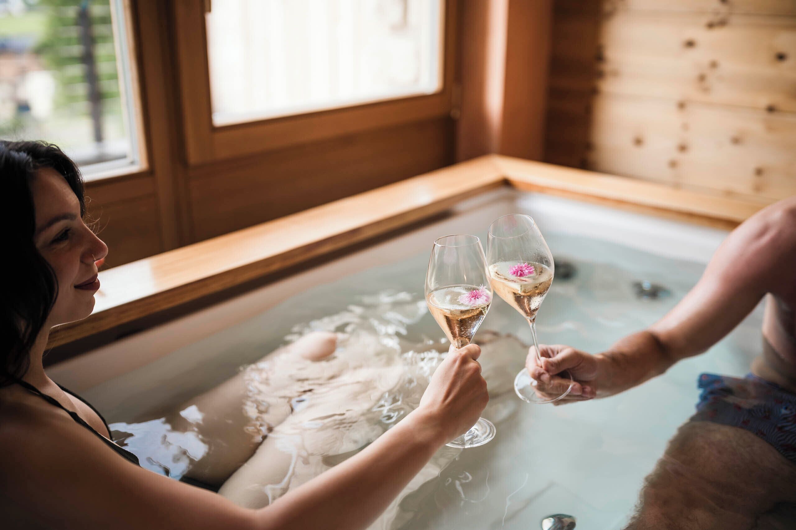 Couples treatment room(s), sauna, hot tub, steam room, body treatments
