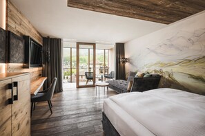 Ropa de cama de alta calidad, cubrecamas y minibar 