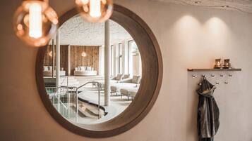 BehandlungsrĂ€ume fĂŒr Paare, Sauna, Whirlpool, Dampfbad