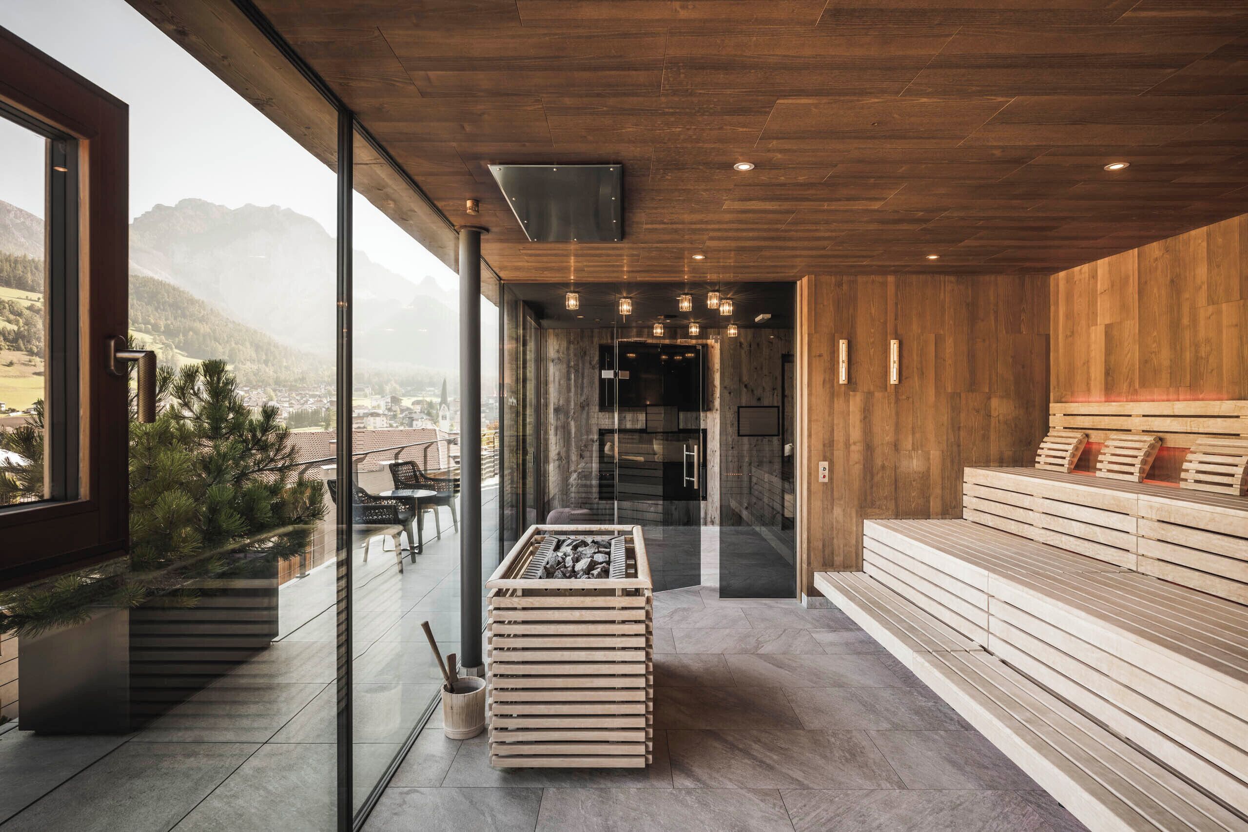 Couples treatment room(s), sauna, hot tub, steam room, body treatments