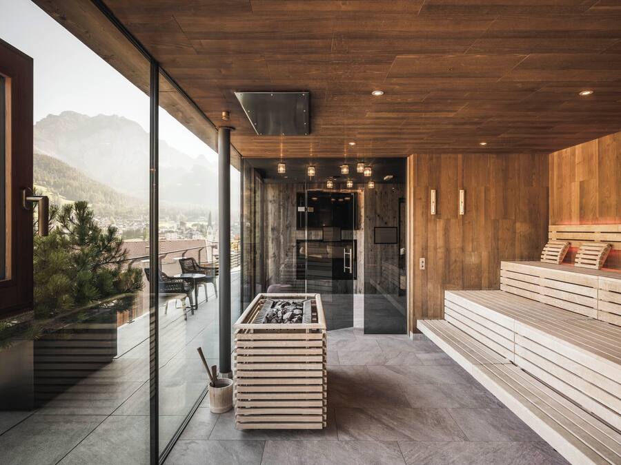 Couples treatment rooms, sauna, hot tub, steam room, body treatments