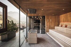 Salas de tratamientos para parejas, sauna, bañera de hidromasaje 
