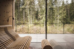 Salas de tratamientos para parejas, sauna, bañera de hidromasaje 