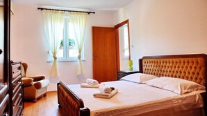 Appartement, 1 slaapkamer, terras | Een strijkplank/strijkijzer, gratis babybedden, gratis wifi, beddengoed