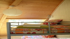 2 bedrooms, iron/ironing board, free WiFi, bed sheets - Original round wood house T3 sea view (Locquirec)