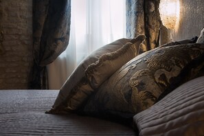 6 chambres, coffres-forts dans les chambres, fer et planche Ă repasser