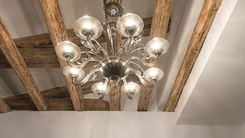 6 camere, una cassaforte in camera, ferro/asse da stiro