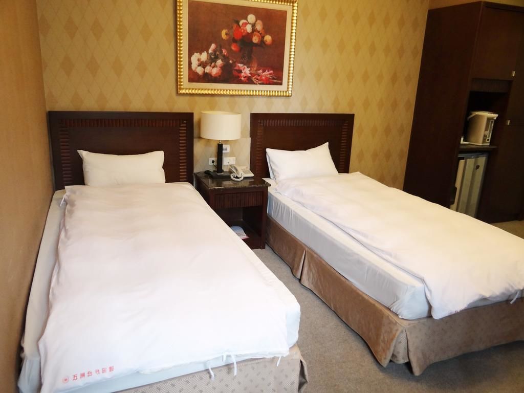 business twin room | desk, blackout curtains, soundproofing, free wifi