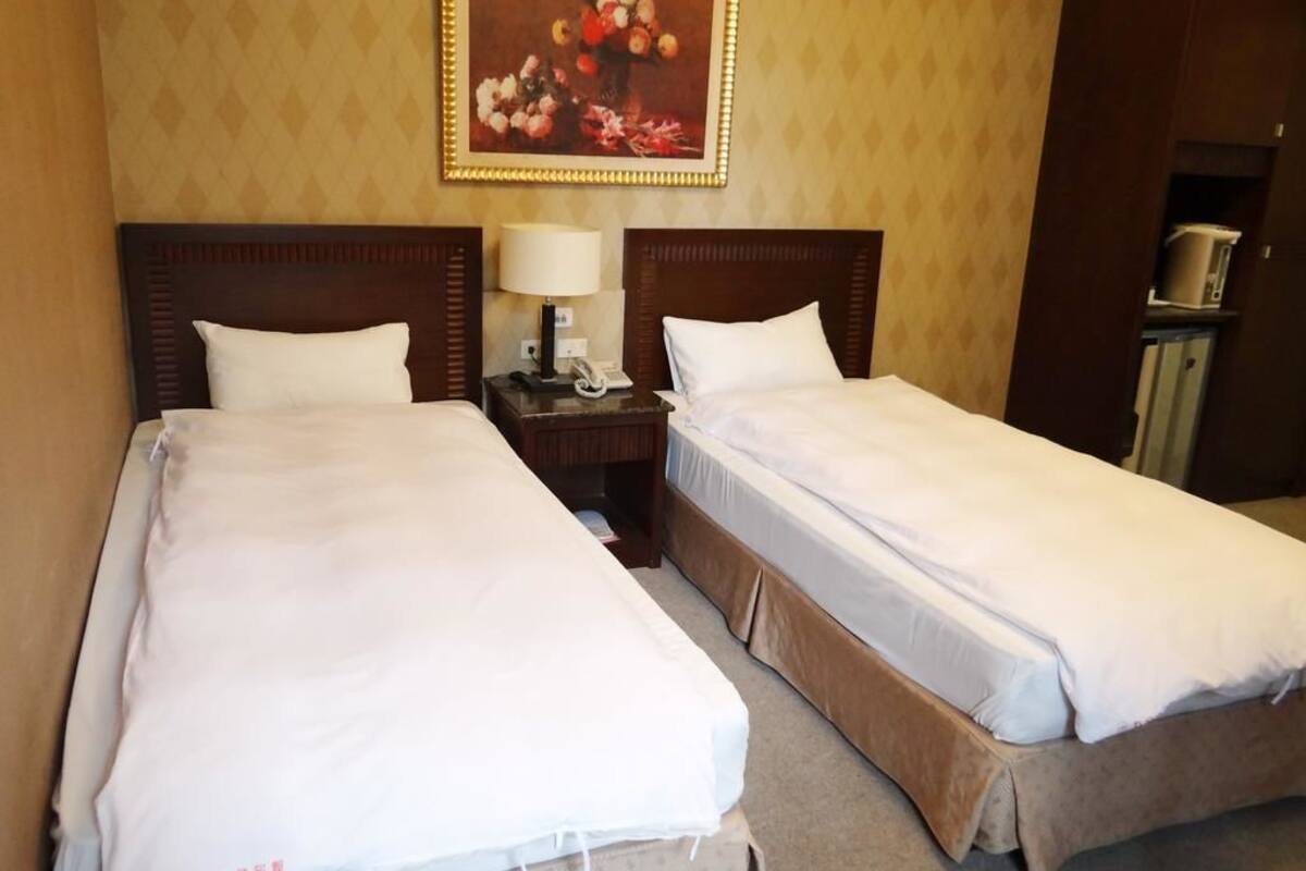 business twin room | desk, blackout curtains, soundproofing, free wifi