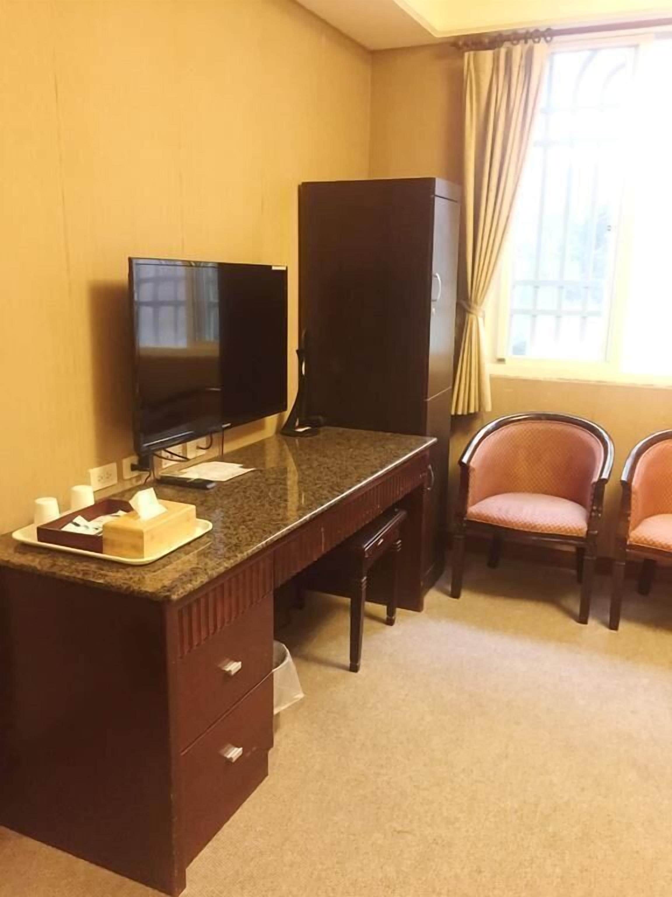 business twin room | desk, blackout curtains, soundproofing, free wifi