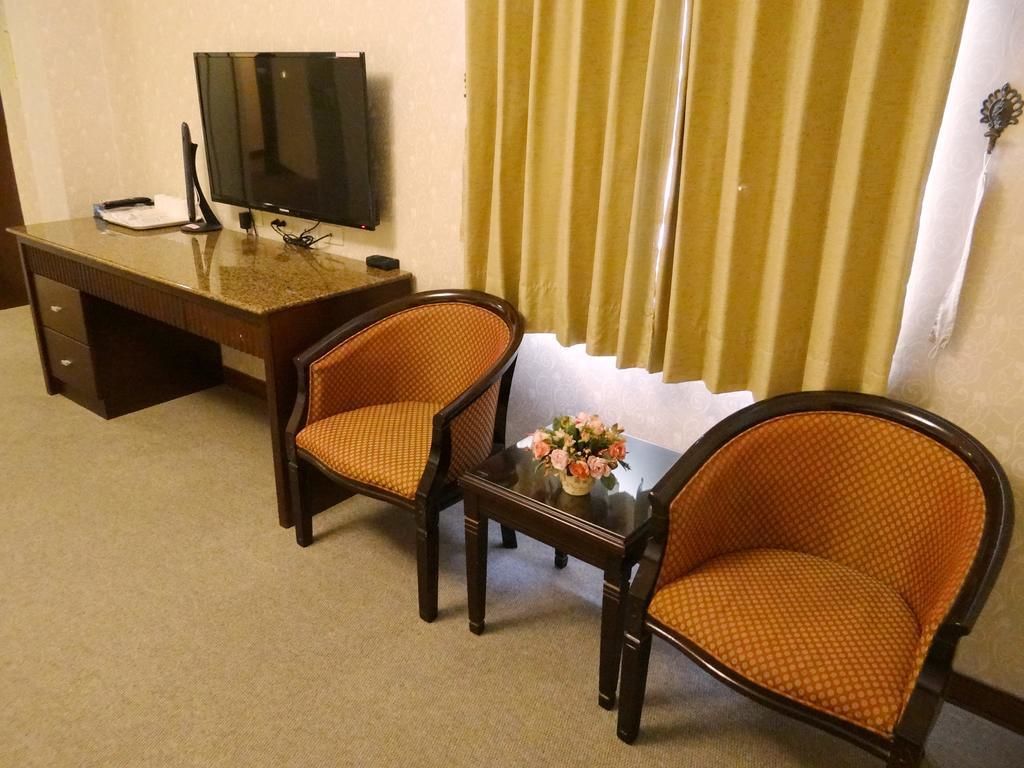 business triple room | desk, blackout curtains, soundproofing, free wifi