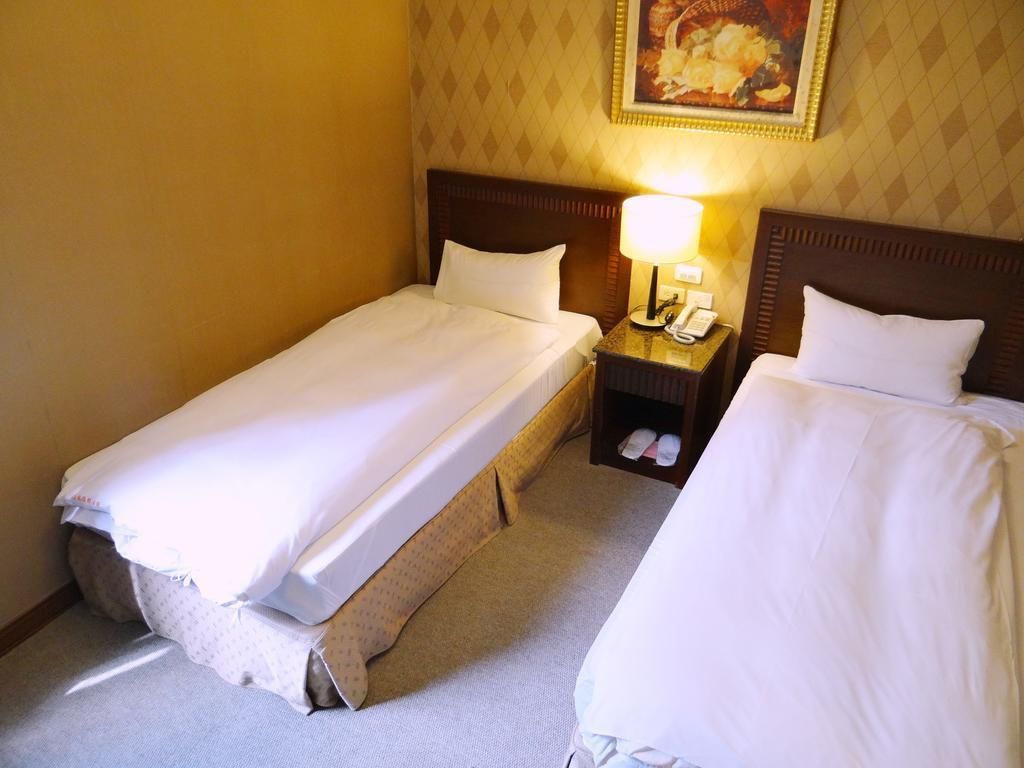 business twin room | desk, blackout curtains, soundproofing, free wifi