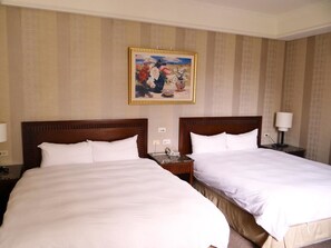 Business Quadruple Room | Desk, blackout drapes, soundproofing, free WiFi - Wuzhou Hotel (Hualien City)