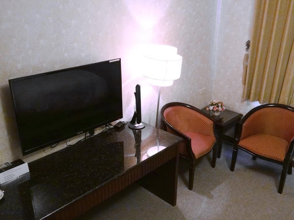 business double room | desk, blackout curtains, soundproofing, free wifi