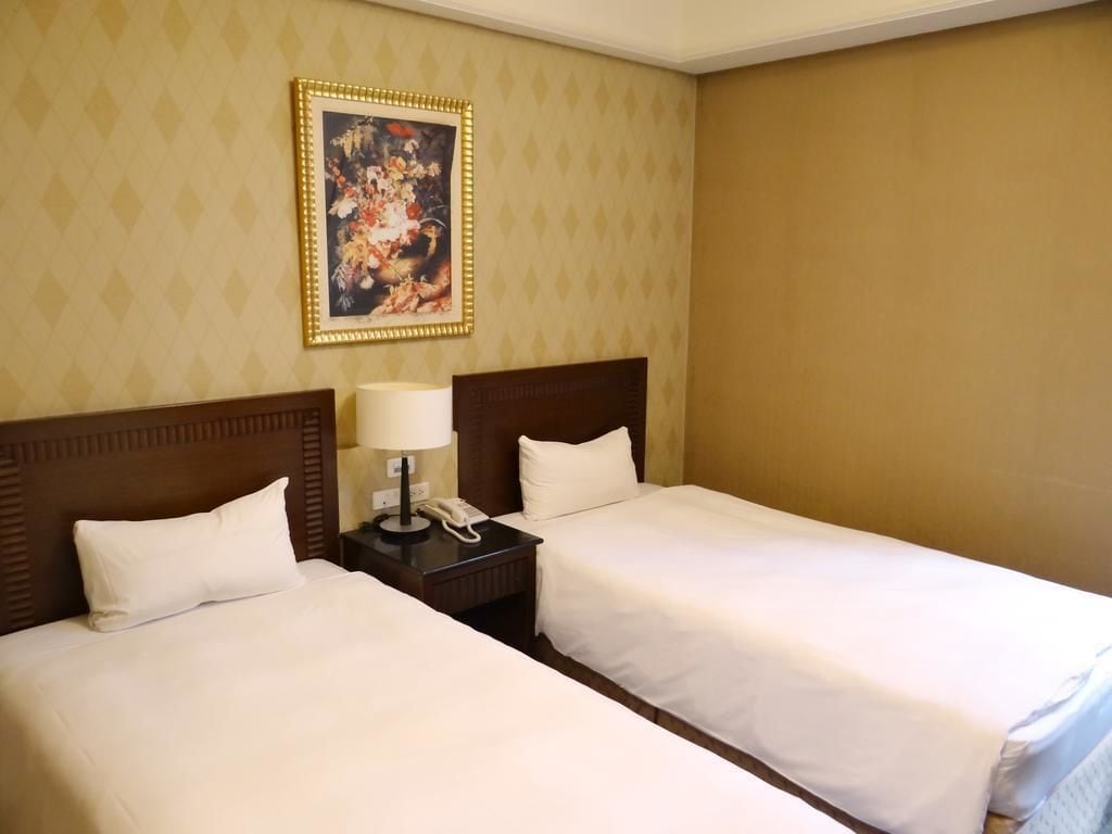 business twin room | desk, blackout curtains, soundproofing, free wifi