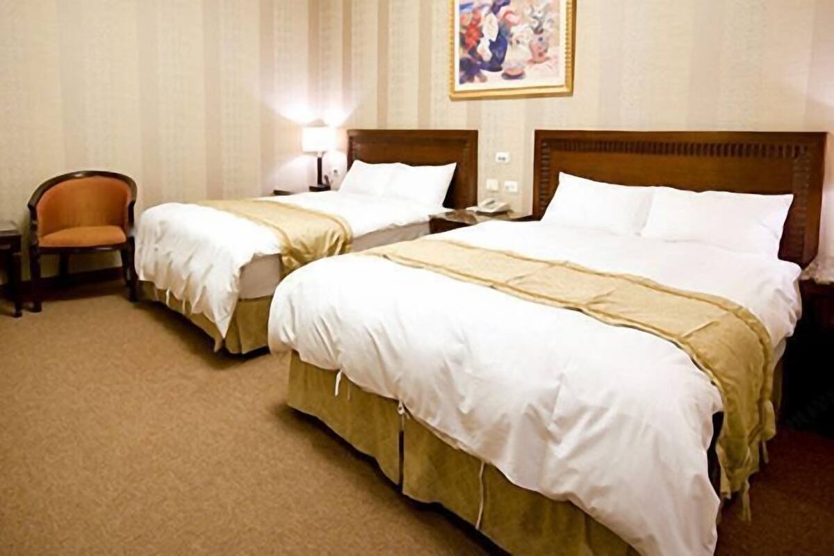 Desk, blackout curtains, soundproofing, free WiFi