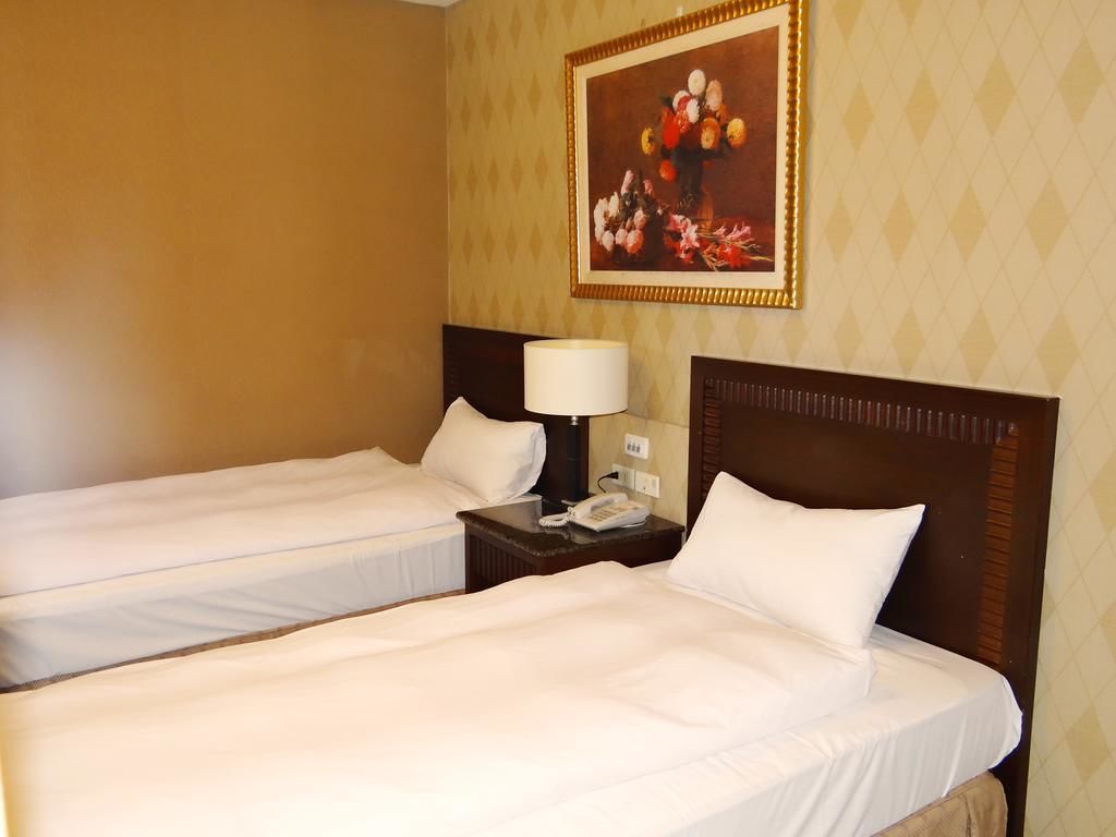 business twin room | desk, blackout curtains, soundproofing, free wifi