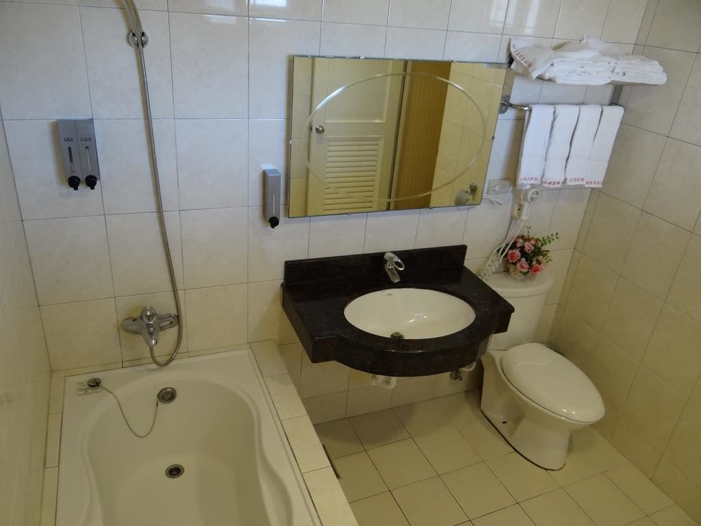 business quadruple room | bathroom | shower, free toiletries, hair dryer, slippers