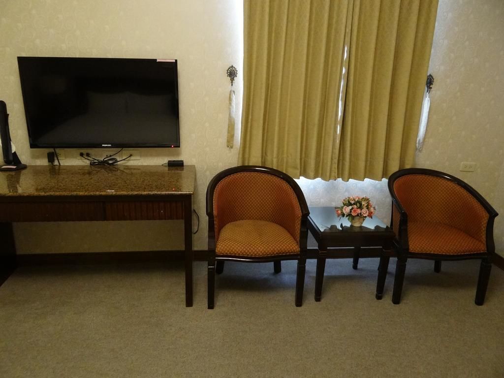 business quadruple room | desk, blackout curtains, soundproofing, free wifi
