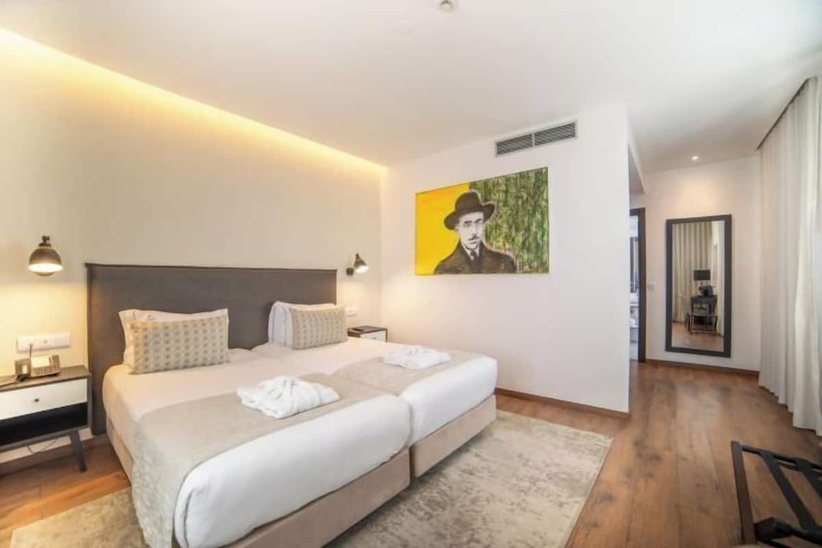 Minibar, in-room safe, desk, blackout curtains