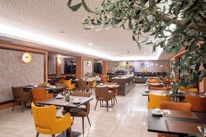 Café da manhã com buffet todos os dias mediante uma taxa