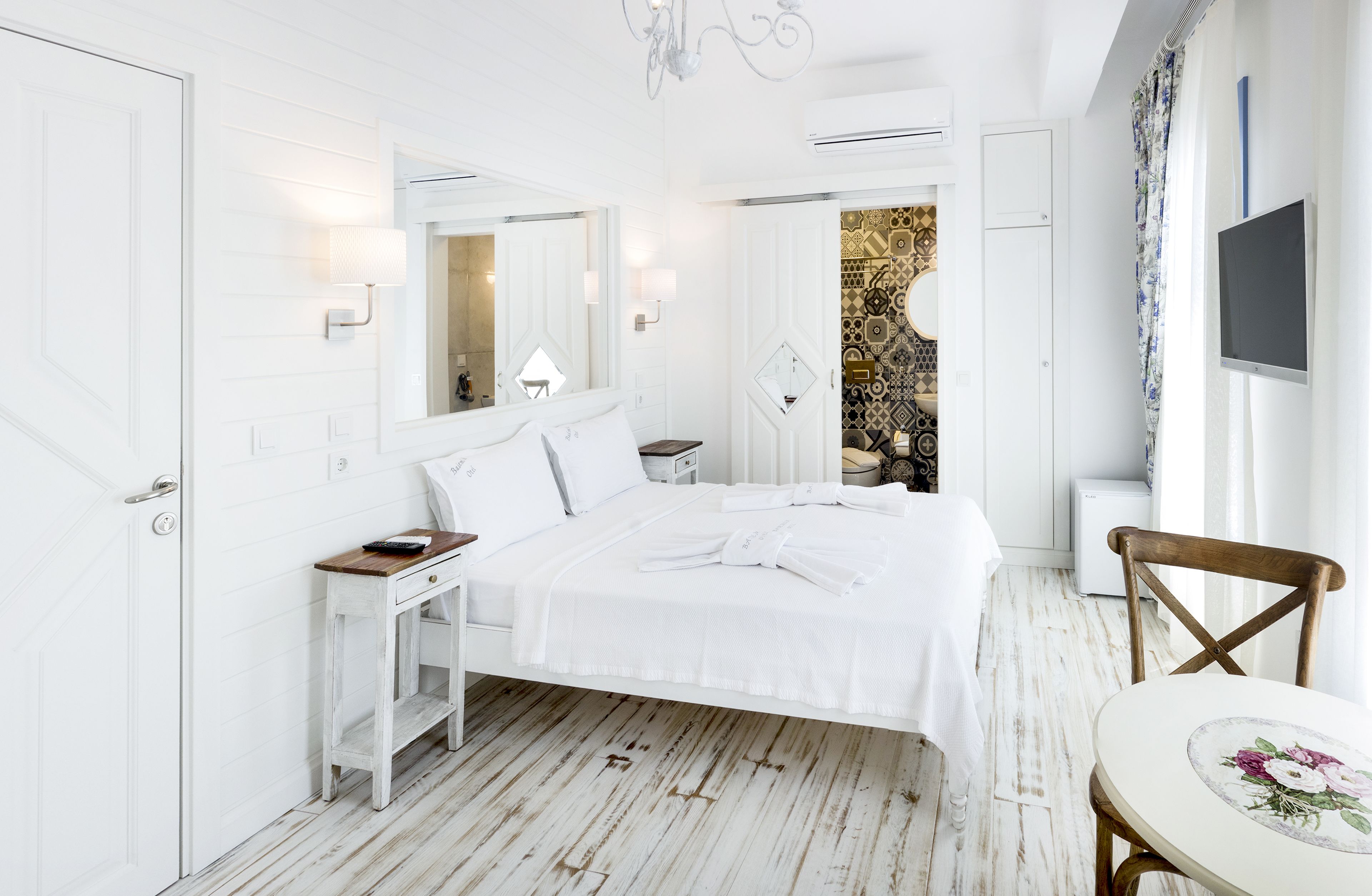 deluxe double room | 1 bedroom, desk, free wifi, bed sheets