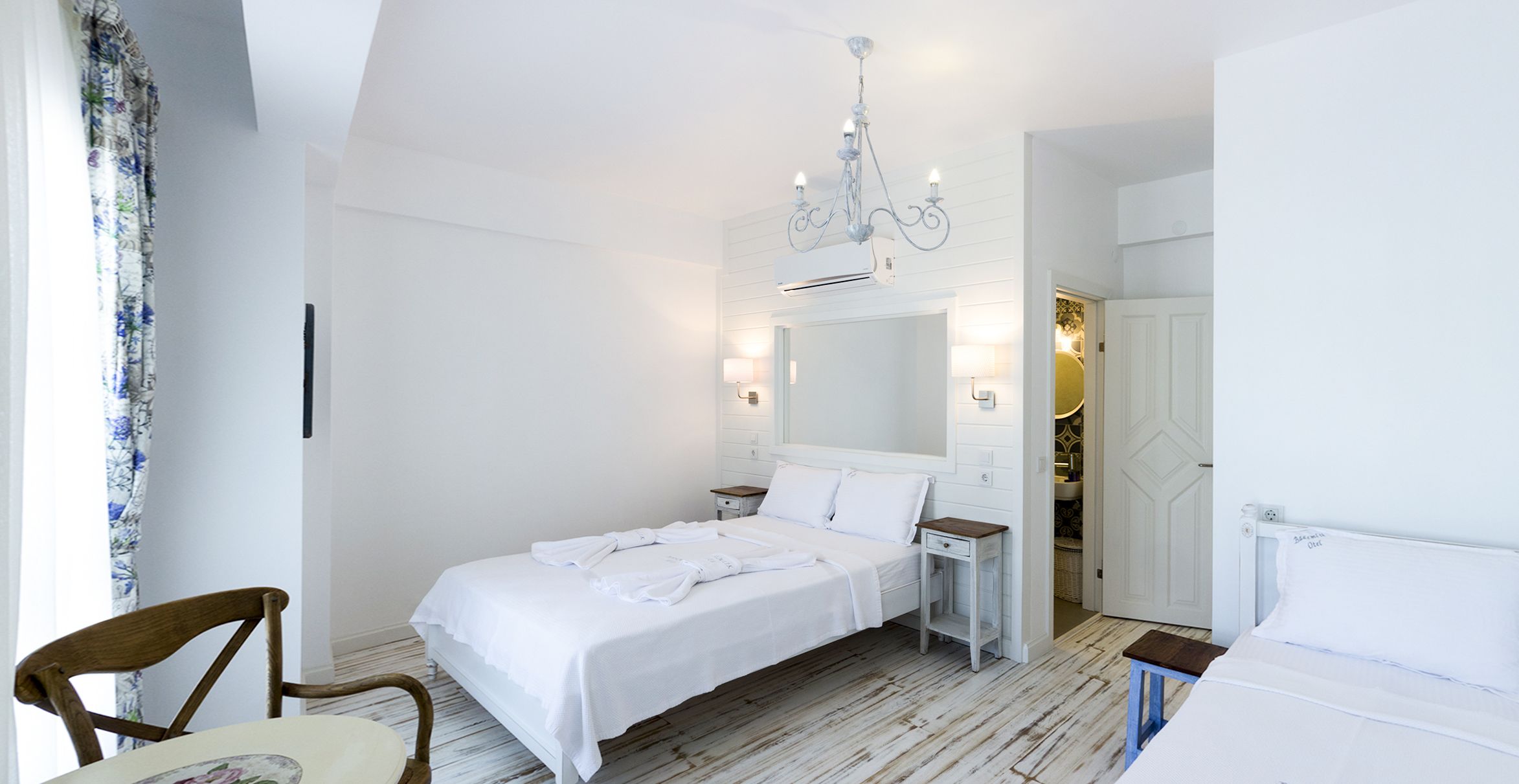 deluxe triple room | 1 bedroom, desk, free wifi, bed sheets