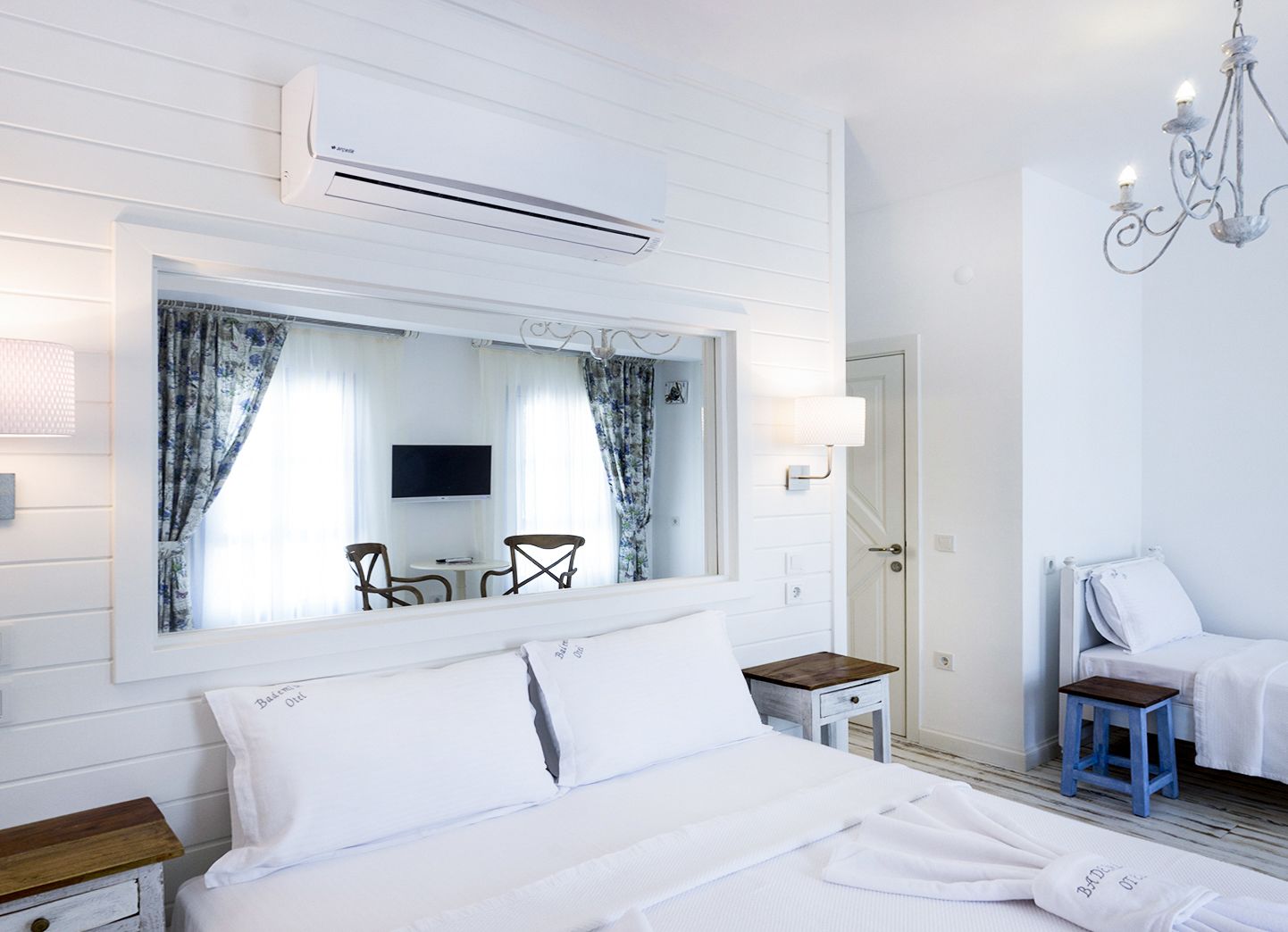 deluxe triple room | 1 bedroom, desk, free wifi, bed sheets