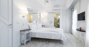 Deluxe Triple Room | Desk, free WiFi, bed sheets - Bademlik Otel (Bozcaada)