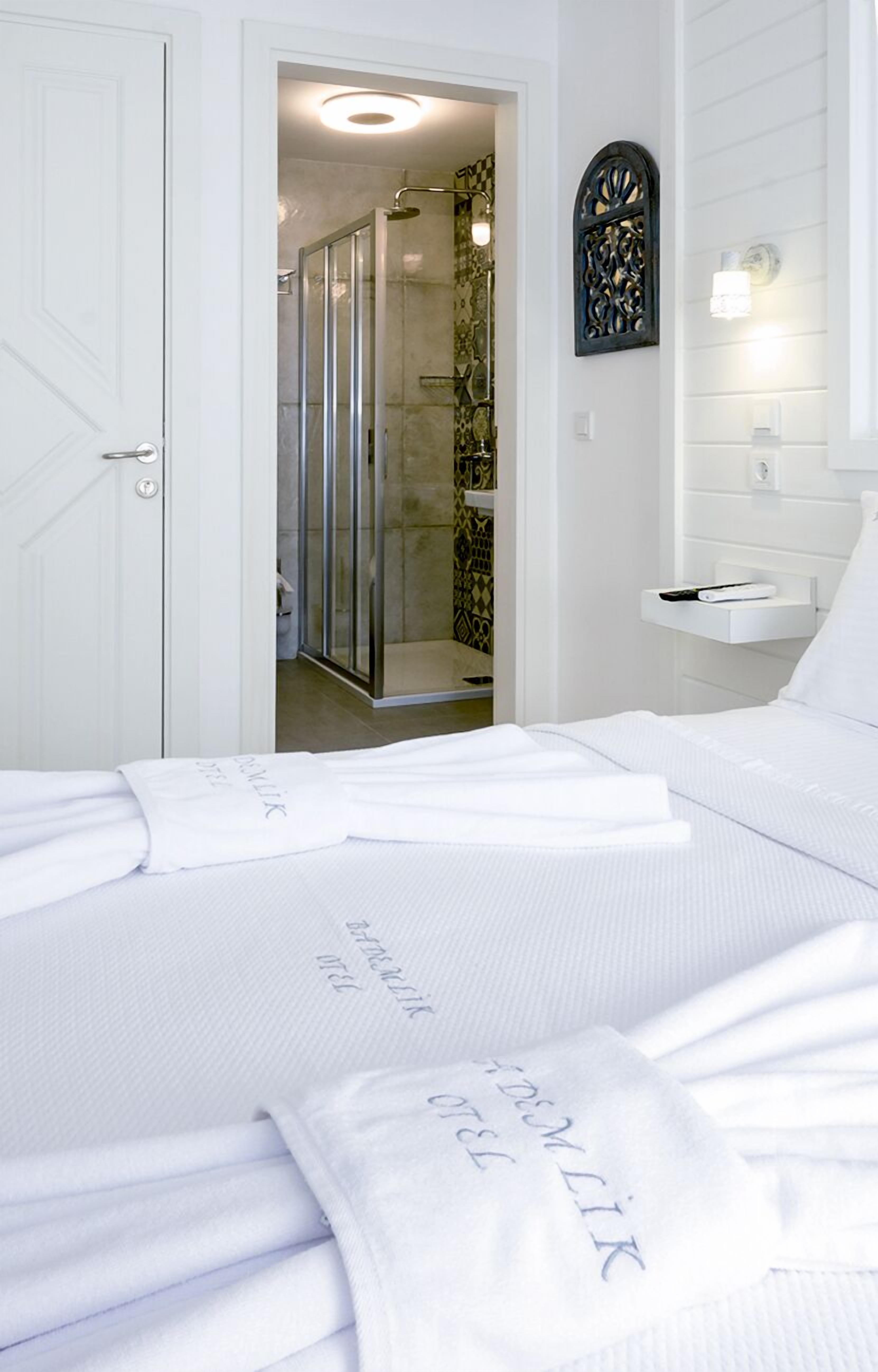 deluxe double room | 1 bedroom, desk, free wifi, bed sheets