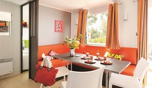 Mobile Home, 3 chambres (Confort) | Restauration dans la chambre
