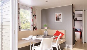 Mobile Home, 2 Bedrooms (Confort) | In-room dining