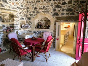 Traditional-Villa, Bergblick | Wohnbereich