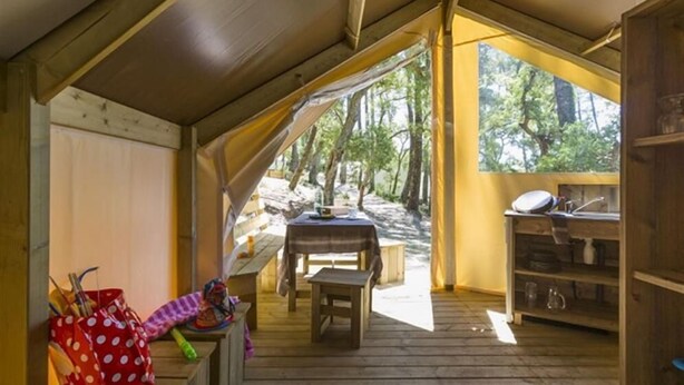 Bungalow | Bàn ủi/dụng cụ ủi quần áo, nôi (giường cho trẻ sơ sinh) miễn phí 