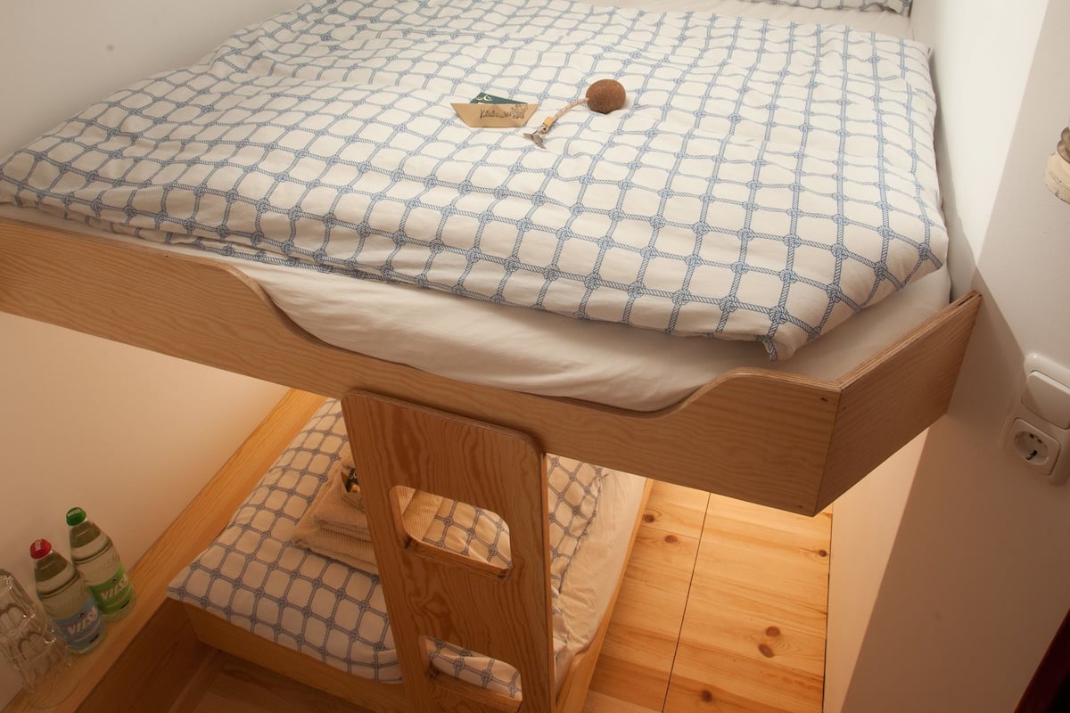 Chambre Triple, salle de bains commune (KajĂŒte 3 - incl. Cleaning Fee 15 EUR)