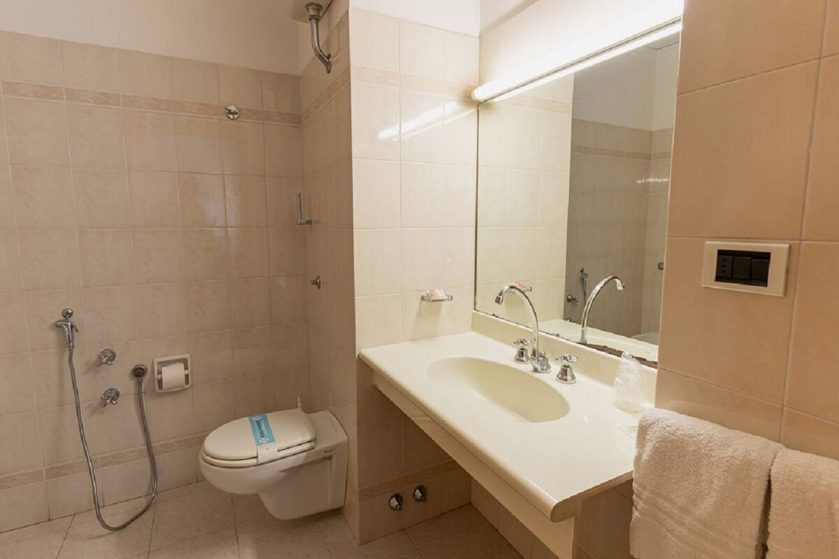 rainfall showerhead, free toiletries, hair dryer, bidet