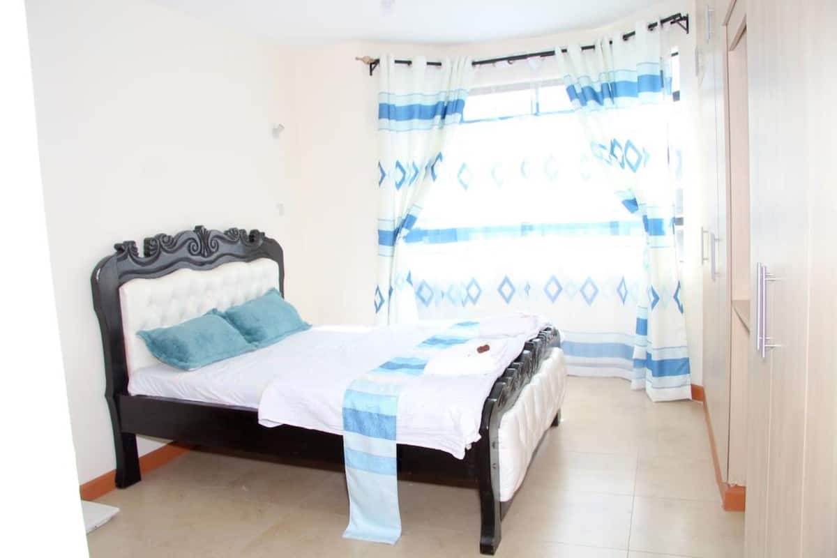 Deluxe Double Room | Meja, seterika/papan seterika, Wi-fi percuma, cadar katil