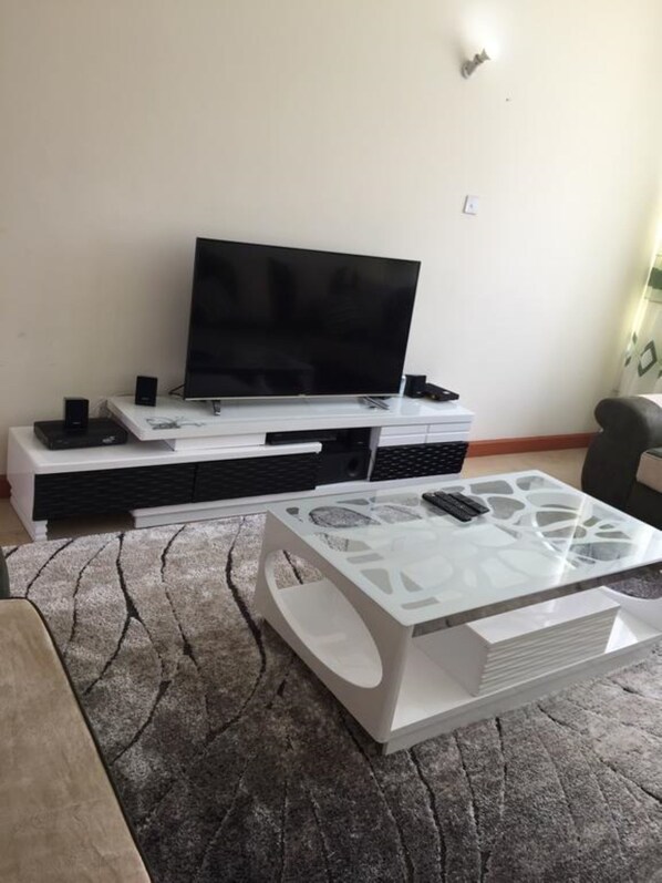 32-inch LCD TV with premium TV channels, TV
