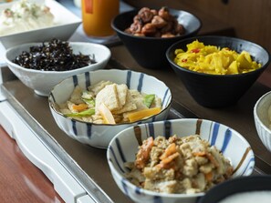 A variety of dishes in bowls on a table. - KOKO HOTEL Kumamoto Kamitori (Kumamoto)