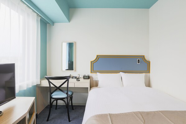 Skrivbord, arbetsyta för laptop, mörkläggningsgardiner och ljudisolering